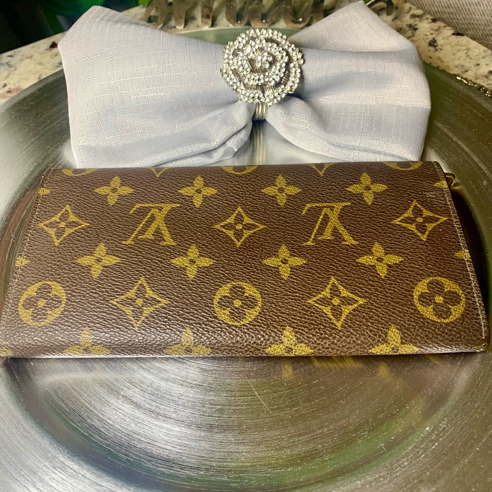 Louis Vuitton Monogram Sarah Wallet - Picture 4 of 10